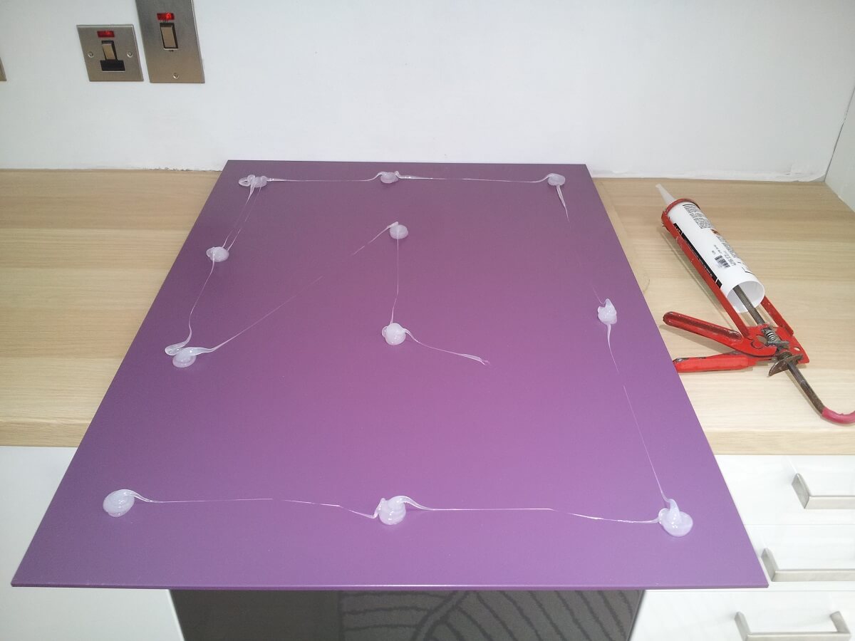 How to fit a glass splashback